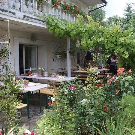 Dom Pod Różą Quarto em Acomodações Particulares Leśna